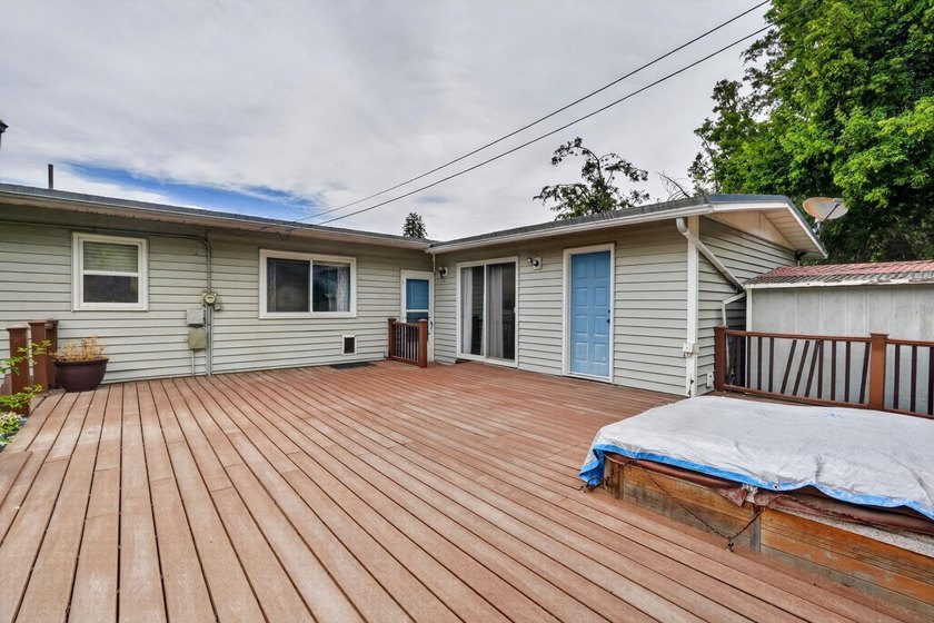 Welcome to your next home ! This home was remodeled in 1982 - photo 31