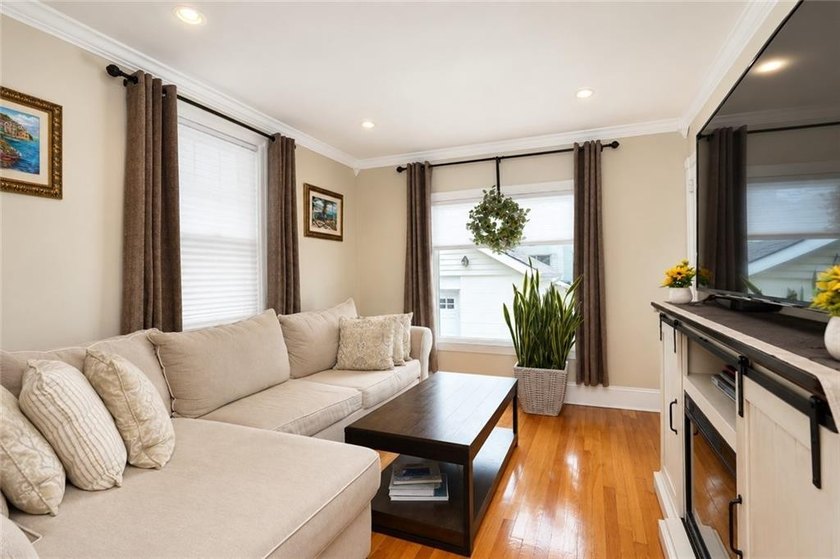 Magnificent New Dorp 1 Family Detached Gem on 44x100 lot. This - photo 12