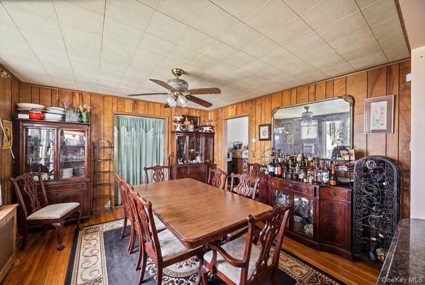 Incredible opportunity to restore and reimagine this spacious - photo 12