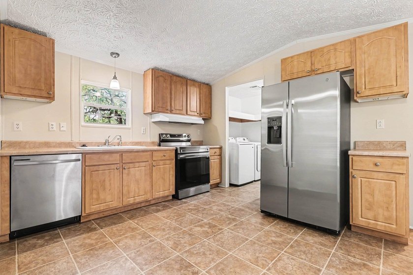 Location! Location! Location! Move in ready! Inlet living and - photo 13