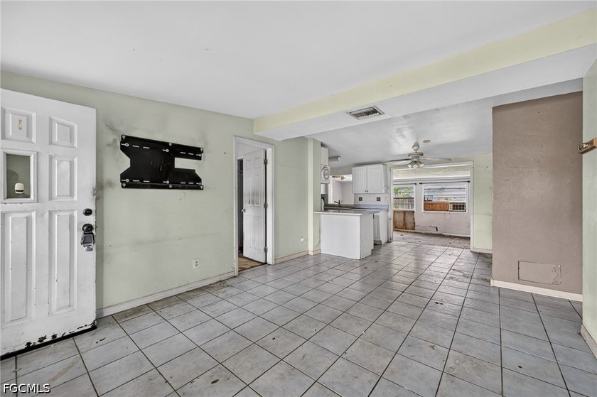 Needs TLC. House was cleaned out. Property is being sold AS-IS - photo 9