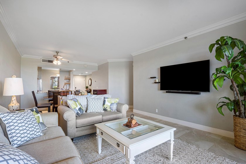 Beautiful 2 bed 2 bath unit overlooking the intercoastal - photo 11