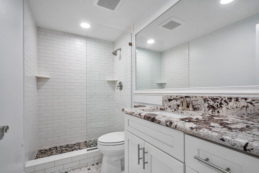 Beautiful 2 bed 2 bath unit overlooking the intercoastal - photo 12