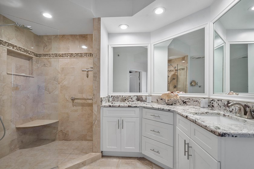 Beautiful 2 bed 2 bath unit overlooking the intercoastal - photo 17