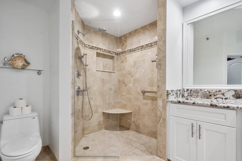 Beautiful 2 bed 2 bath unit overlooking the intercoastal - photo 18