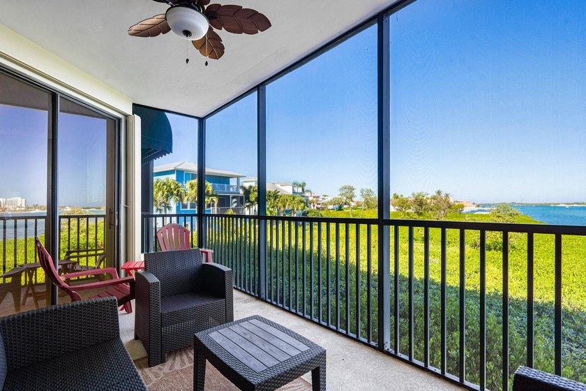 Beautiful 2 bed 2 bath unit overlooking the intercoastal - photo 21