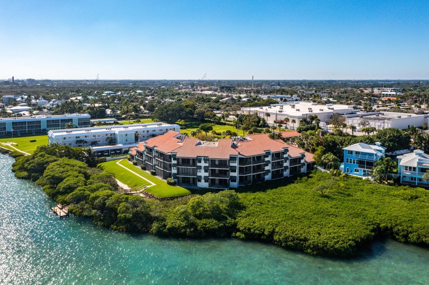 Beautiful 2 bed 2 bath unit overlooking the intercoastal - photo 26