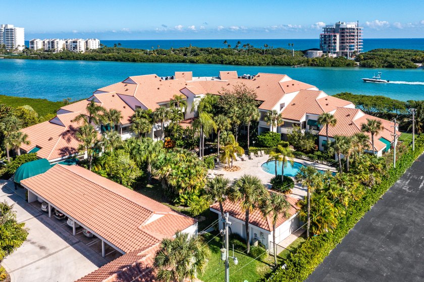 Beautiful 2 bed 2 bath unit overlooking the intercoastal - photo 27