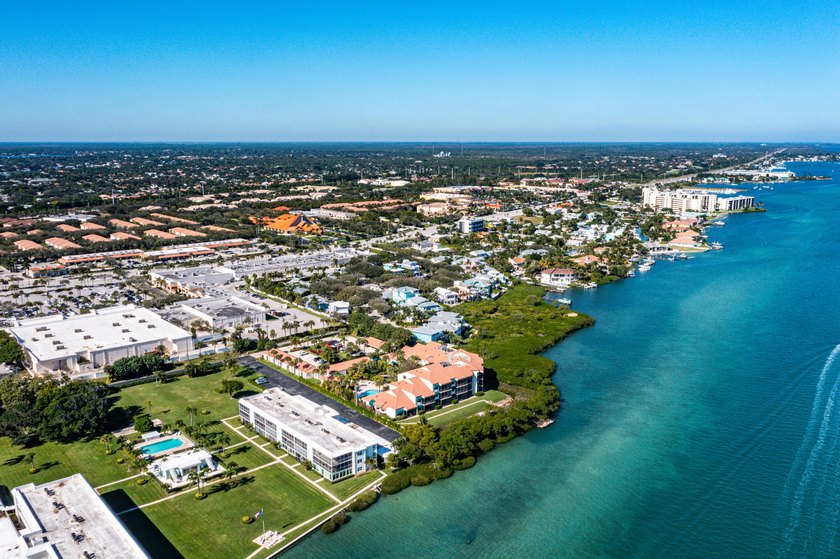 Beautiful 2 bed 2 bath unit overlooking the intercoastal - photo 29