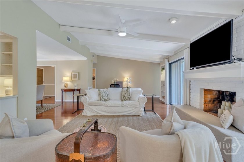 Welcome to your new sanctuary! Nestled in a serene neighborhood - photo 14