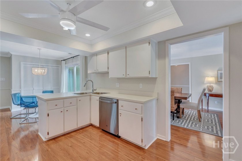 Welcome to your new sanctuary! Nestled in a serene neighborhood - photo 16