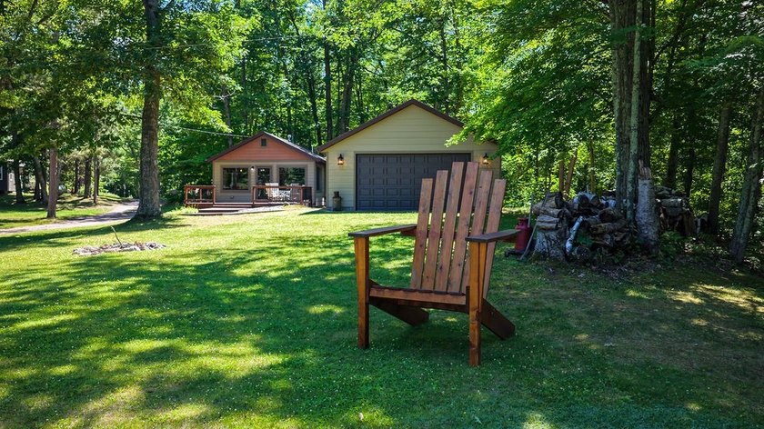 Escape to this charming four-season cabin on highly sought-after - photo 19