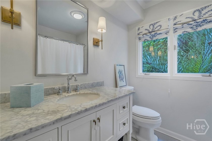 Welcome to your new sanctuary! Nestled in a serene neighborhood - photo 26