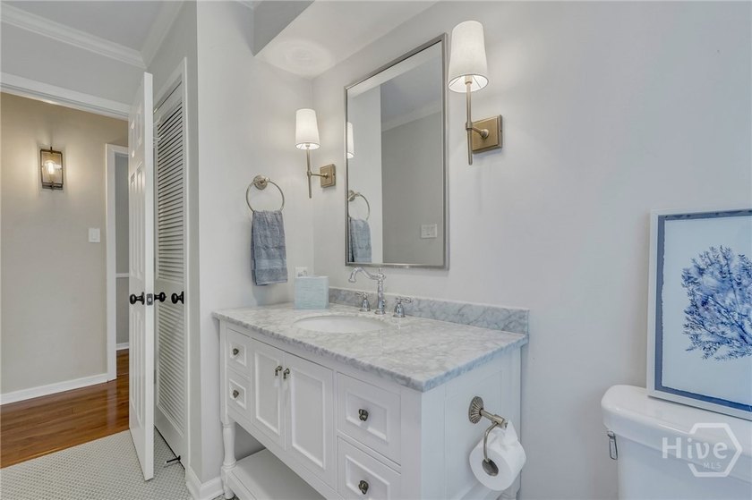 Welcome to your new sanctuary! Nestled in a serene neighborhood - photo 27