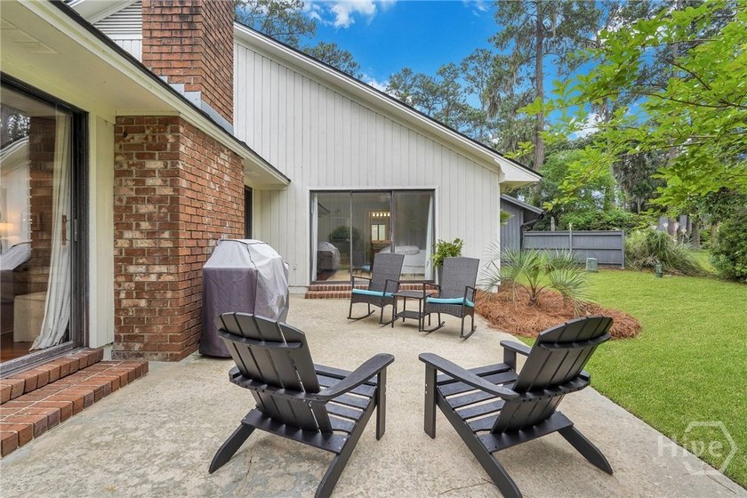 Welcome to your new sanctuary! Nestled in a serene neighborhood - photo 31