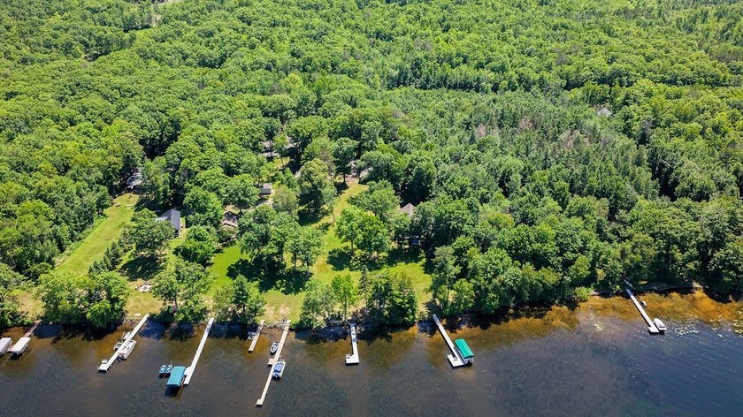 Escape to this charming four-season cabin on highly sought-after - photo 31