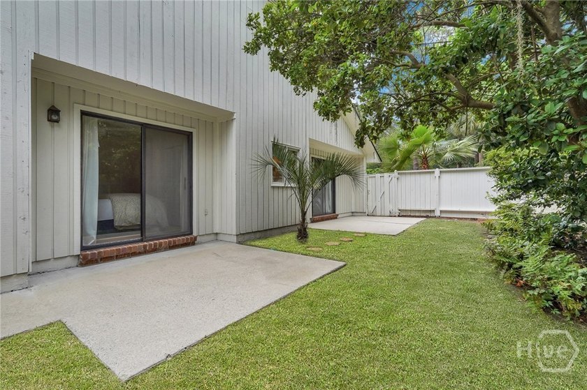Welcome to your new sanctuary! Nestled in a serene neighborhood - photo 33