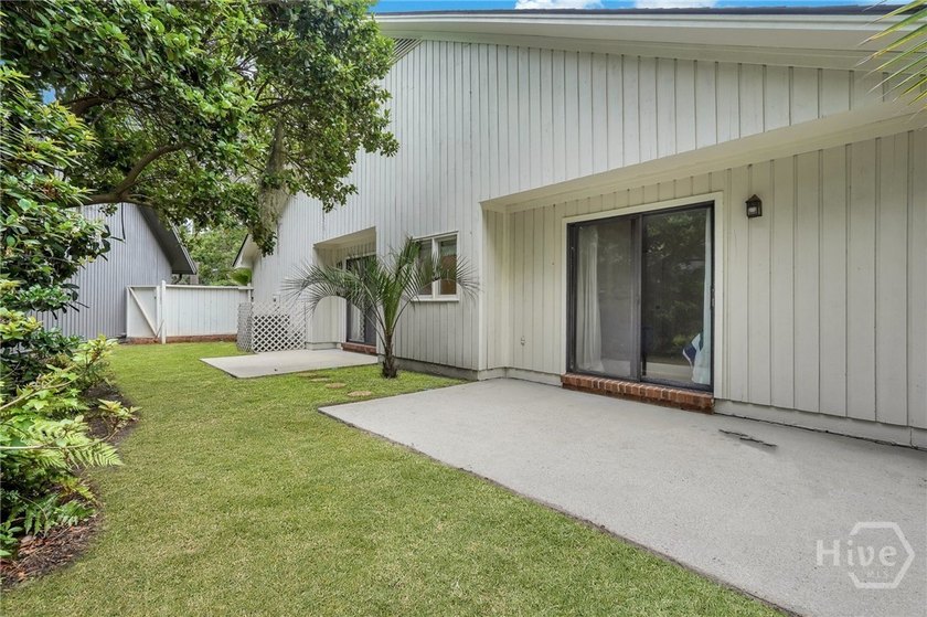 Welcome to your new sanctuary! Nestled in a serene neighborhood - photo 34