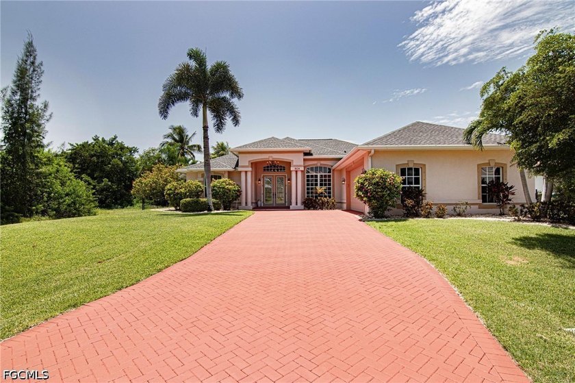 Welcome to this beautifully maintained pool home, ideally - photo 3