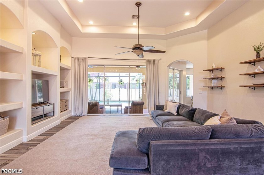 Welcome to this beautifully maintained pool home, ideally - photo 10