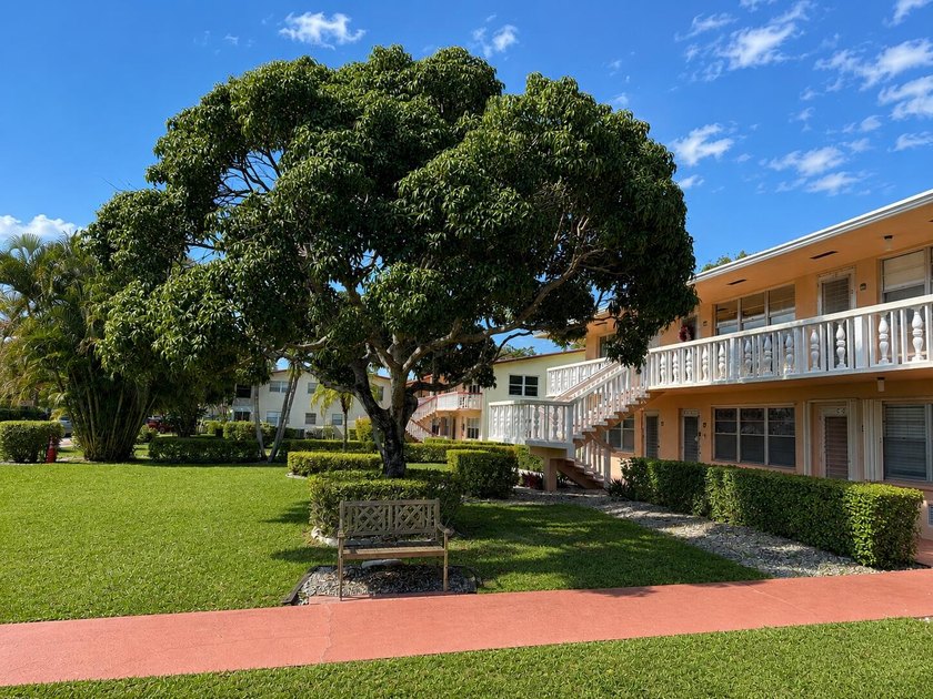 Beautifully maintained turnkey condo in a gated 55+ active adult - photo 4
