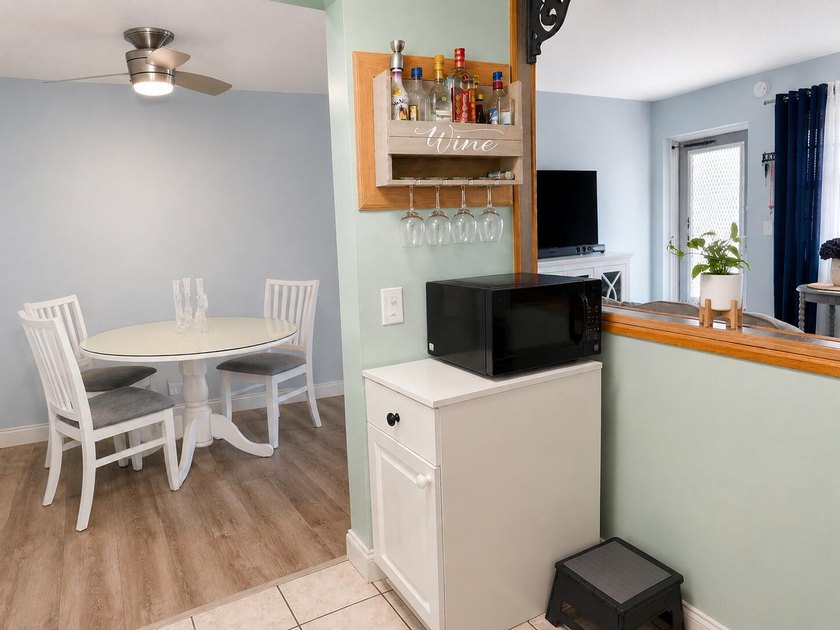 Beautifully maintained turnkey condo in a gated 55+ active adult - photo 8