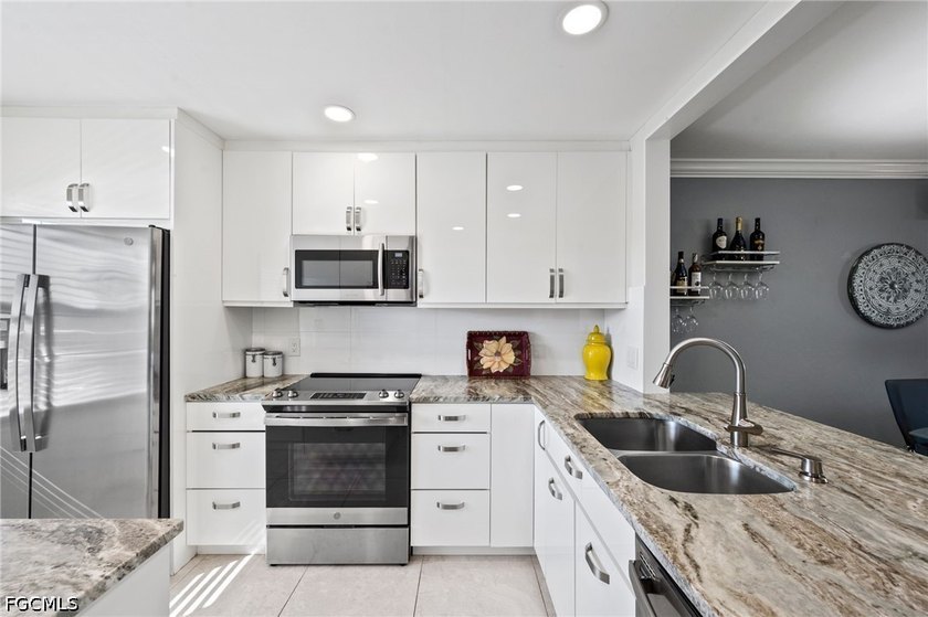 WARM WINTERS, low-maintenance, Florida living. Turnkey and - photo 3