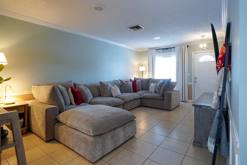 Welcome to this charming single-story residence in the Willows - photo 14