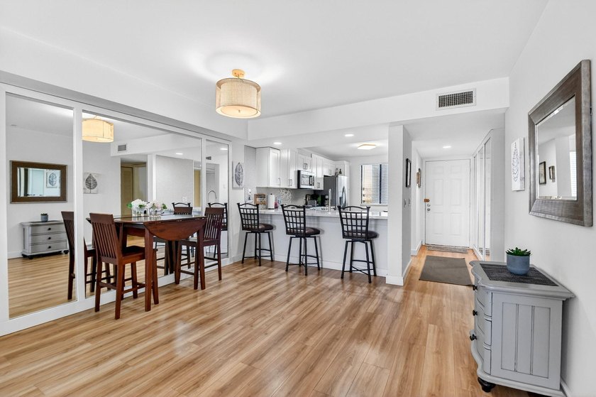 Spacious, investor friendly 3rd floor renovated and move in - photo 16
