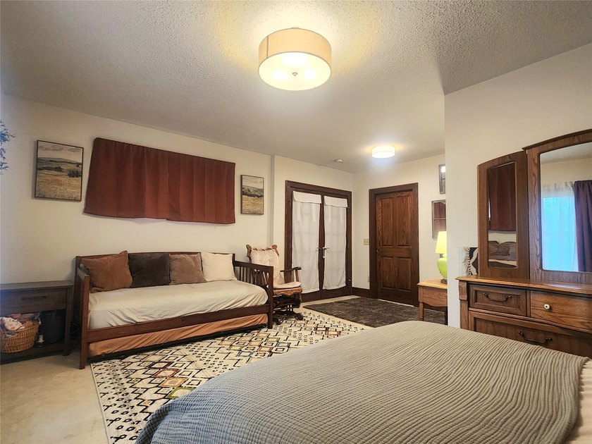 Nestled in a quiet, tree-lined neighborhood, this three-bedroom - photo 20