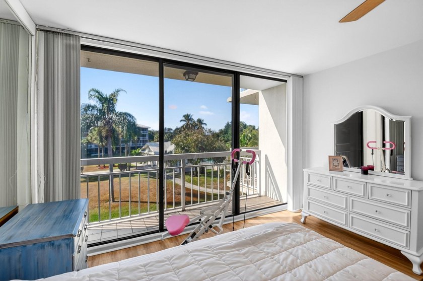 Spacious, investor friendly 3rd floor renovated and move in - photo 21
