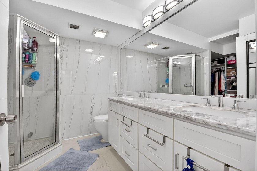 Spacious, investor friendly 3rd floor renovated and move in - photo 24