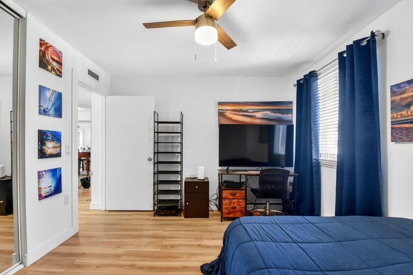 Spacious, investor friendly 3rd floor renovated and move in - photo 29