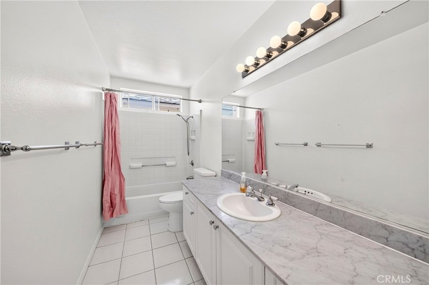 This beautiful 2 -story home locates Shadow Brook Gated - photo 31