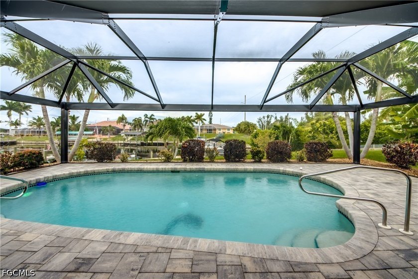 Presenting 2028 SW 44th Terrace, a Gorgeous Waterfront Pool Home - photo 3
