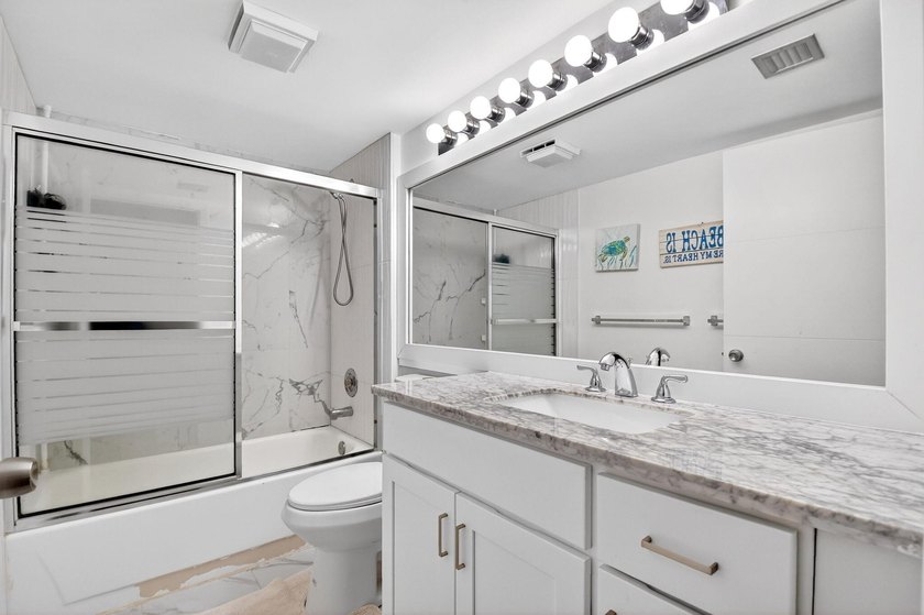 Spacious, investor friendly 3rd floor renovated and move in - photo 33