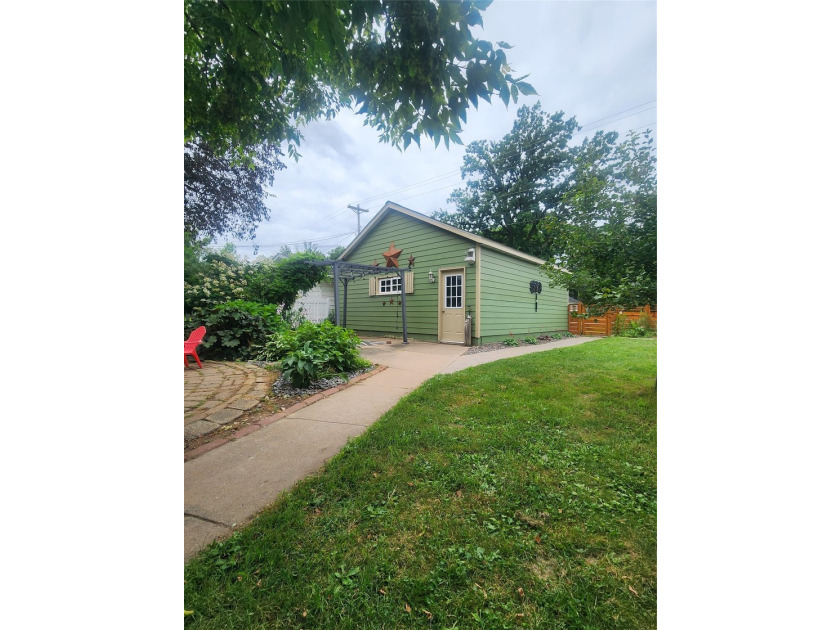 Nestled in a quiet, tree-lined neighborhood, this three-bedroom - photo 36