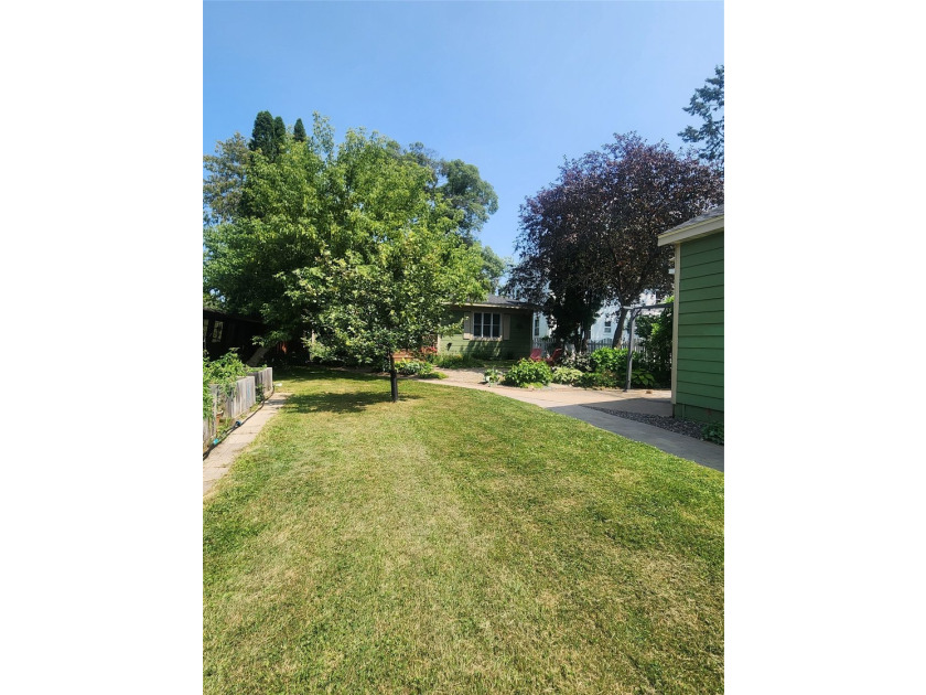 Nestled in a quiet, tree-lined neighborhood, this three-bedroom - photo 38