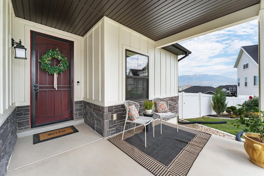 Some homes ask you to imagine what they'll become. This one lets - photo 3