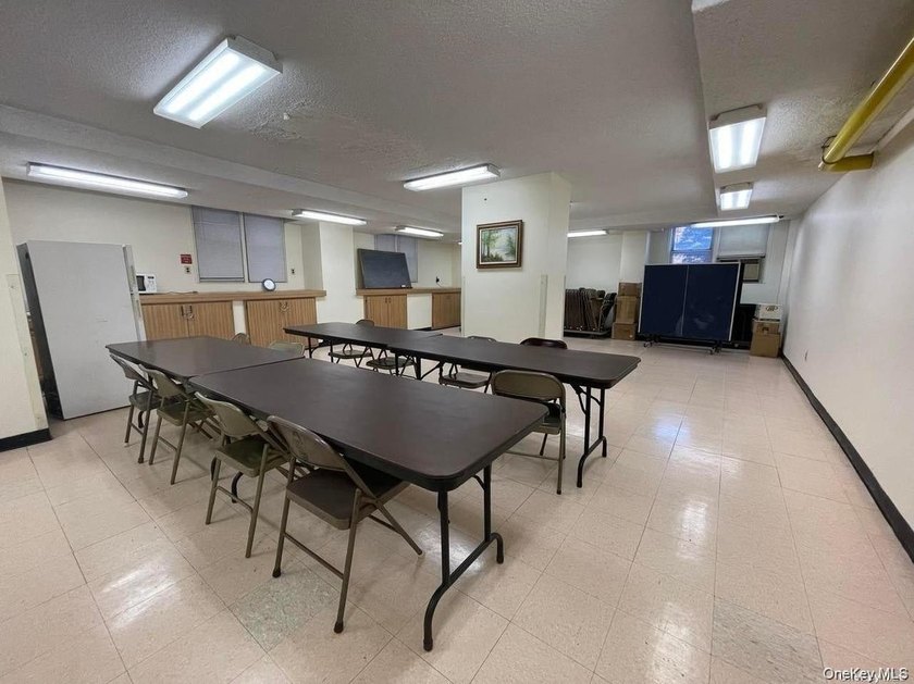Renovated 2-bedroom co-op in Downtown Flushing-move-in ready - photo 14