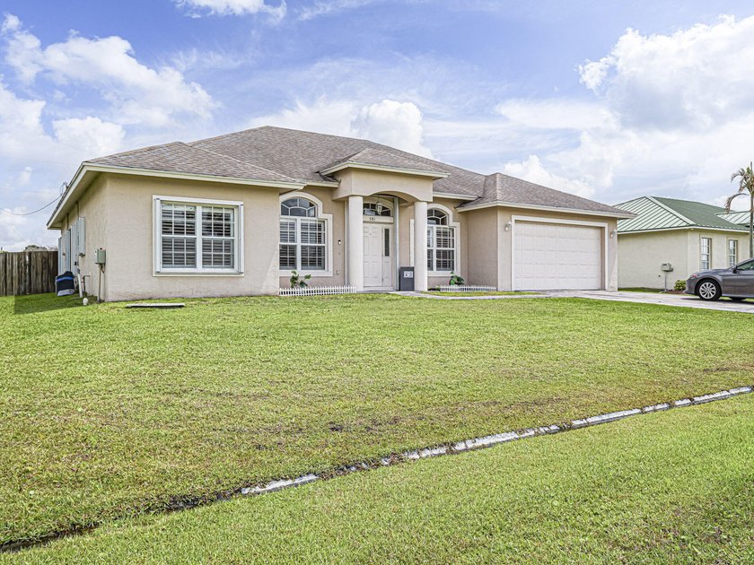 Must-see beautiful 4BR/3BA/2-car garage home with office - photo 2