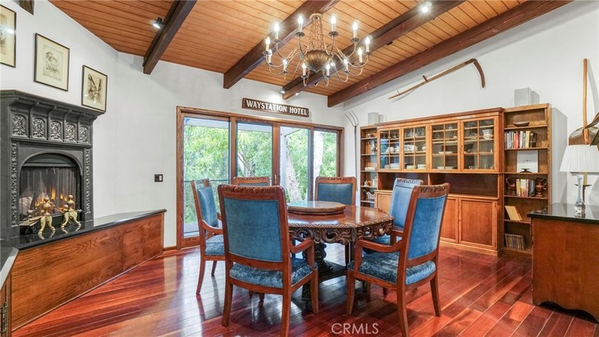 Behind private gates in Malibu, this elegant 3,448 sq ft - photo 6