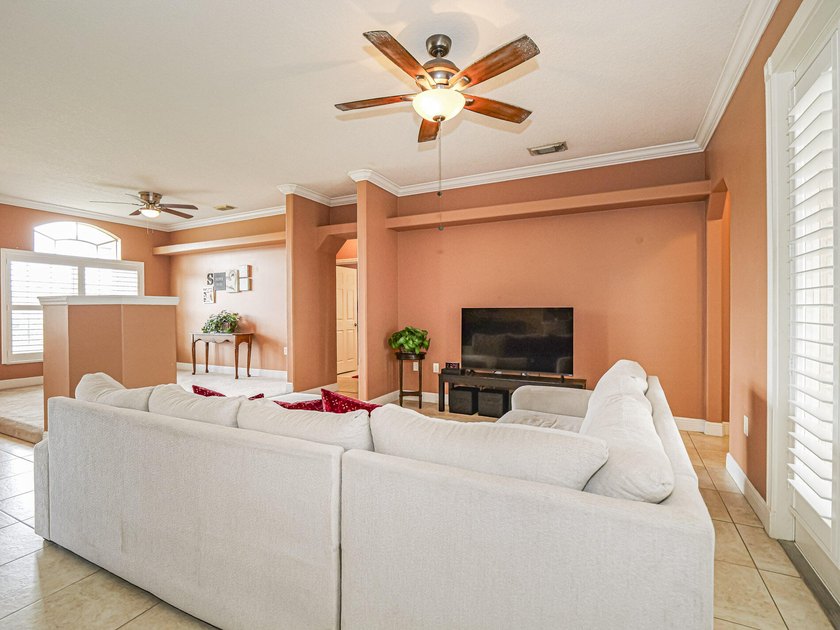 Must-see beautiful 4BR/3BA/2-car garage home with office - photo 6