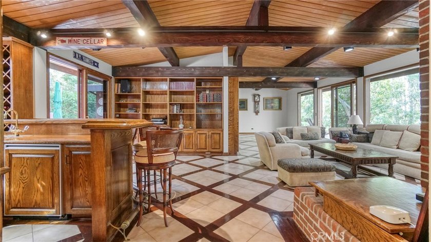 Behind private gates in Malibu, this elegant 3,448 sq ft - photo 9