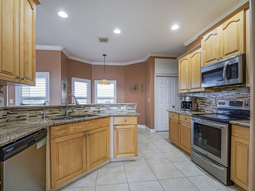 Must-see beautiful 4BR/3BA/2-car garage home with office - photo 10