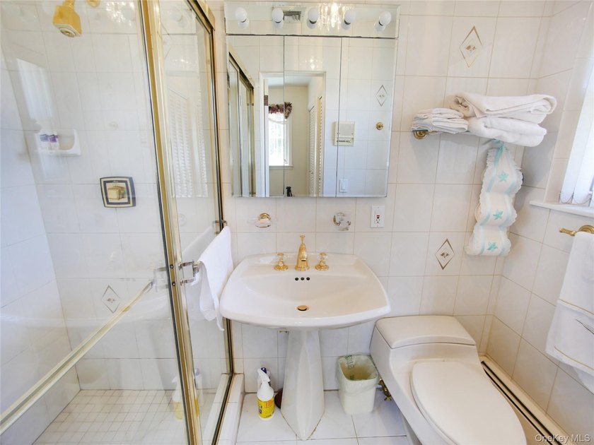 Take this Amazing opportunity to live in a private neighborhood - photo 12