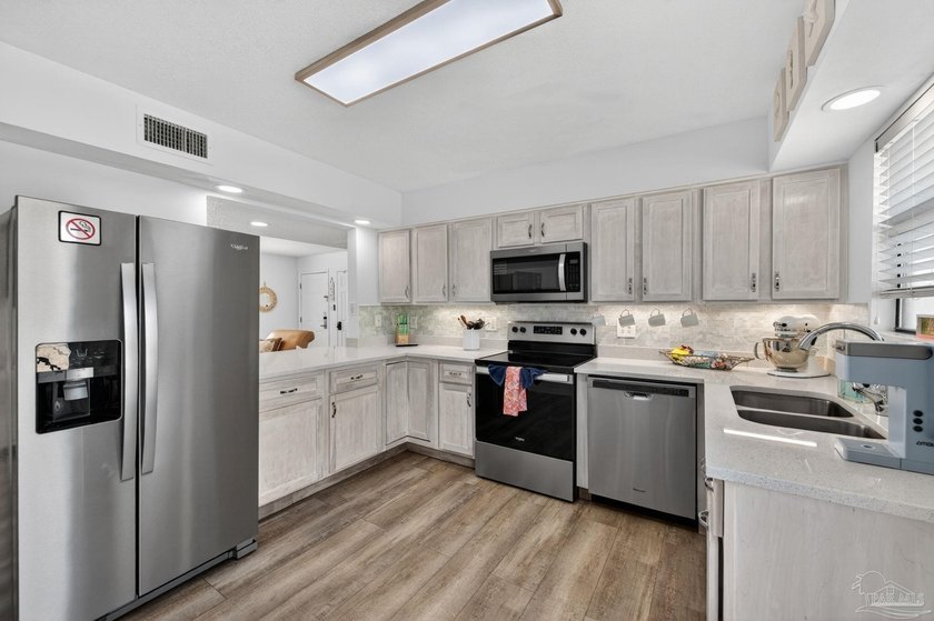 2/2 CONDO ONLY $305K - NEWLY RENOVATED - 9% NET ROIPUBLIC BEACH - photo 18