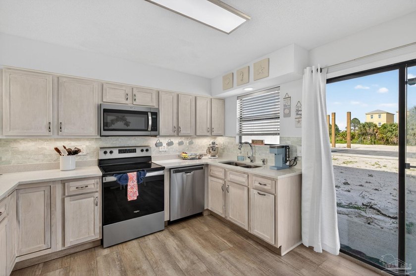 2/2 CONDO ONLY $305K - NEWLY RENOVATED - 9% NET ROIPUBLIC BEACH - photo 24