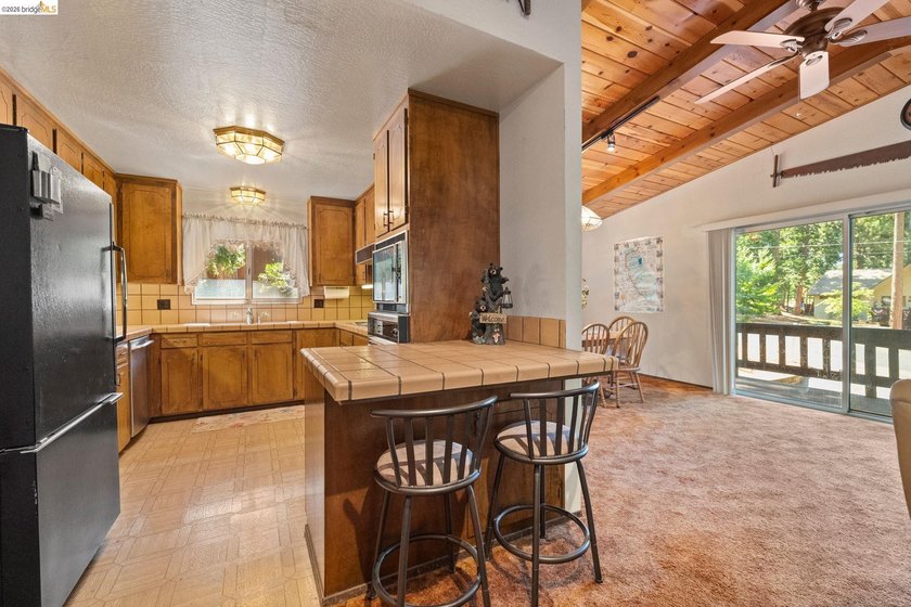 This cozy cabin comes fully furnished and move-in ready! This - photo 4