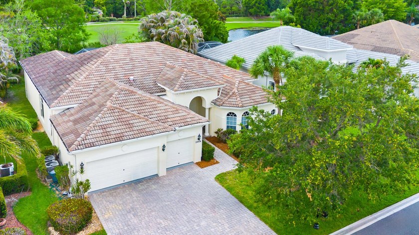 Discover luxury living in Palm Cove Golf &amp; Yacht Club in this - photo 3